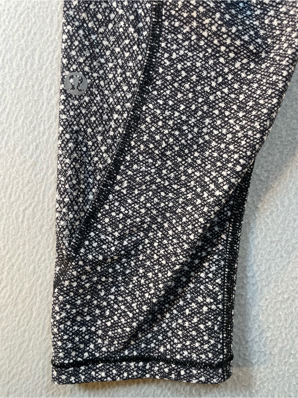Lululemon Women’s Activewear Running Capris Shorts Size 4